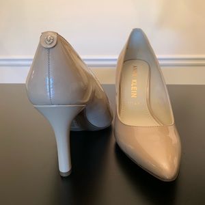 🆕 Anne Klein Patent Pumps